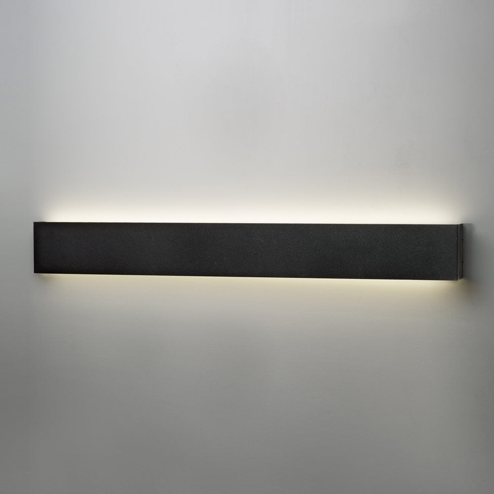 18392-24-BK-04 - Ultralights Strata 24" Horizontal Wall Light